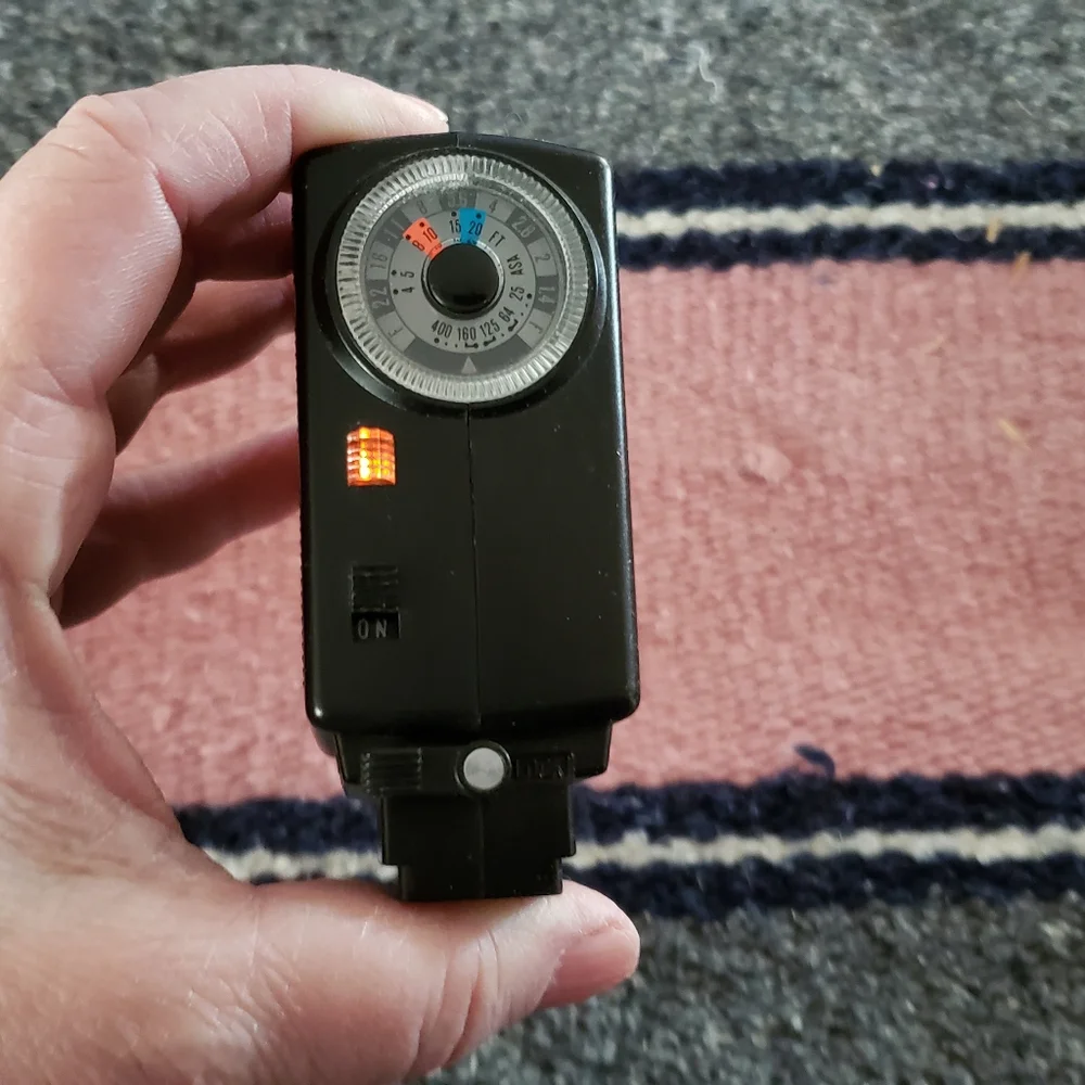 Vintage Vivitar 252 Flash, works great still